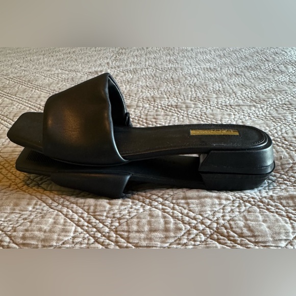 Express Women's Black Slide Sandals size 8
NWOT - Picture 3 of 7